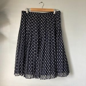 Lovely Ann Taylor Navy and White Pleated Skirt